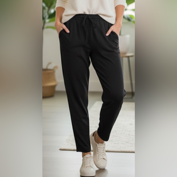 Splendid Pants - NWT Splendid Nolan straight leg pants. Size XS can also fit S.